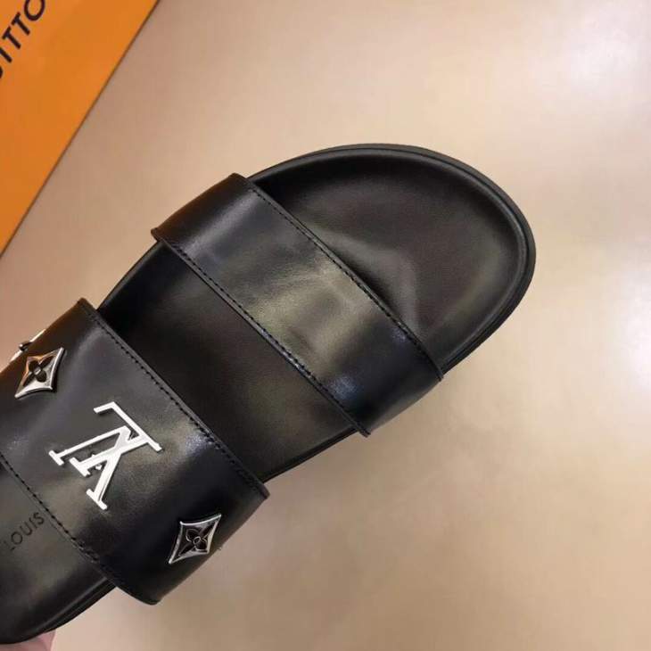 Picture of Louis Vuitton Slippers _SKULVsz38-45mnf04101353